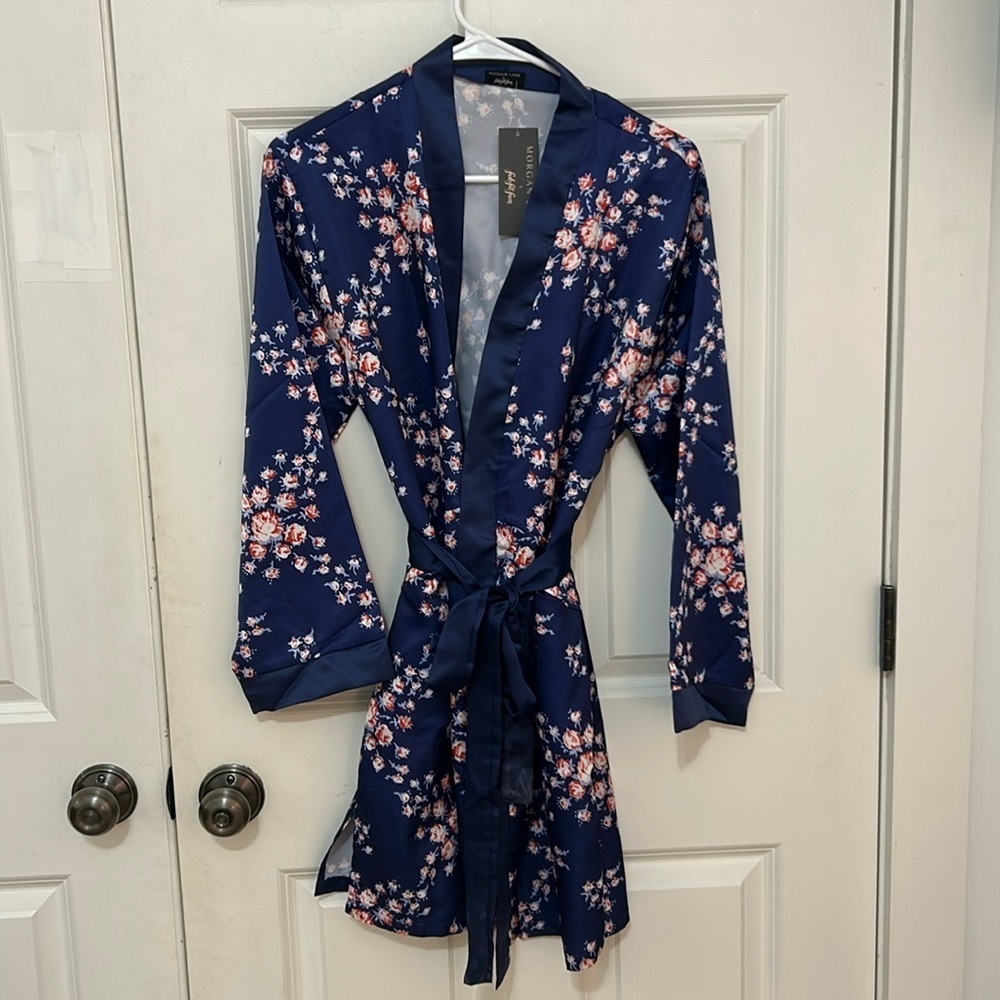 Morgan Lane FabFitFun floral Robe size small/medium satin robe short navy blue